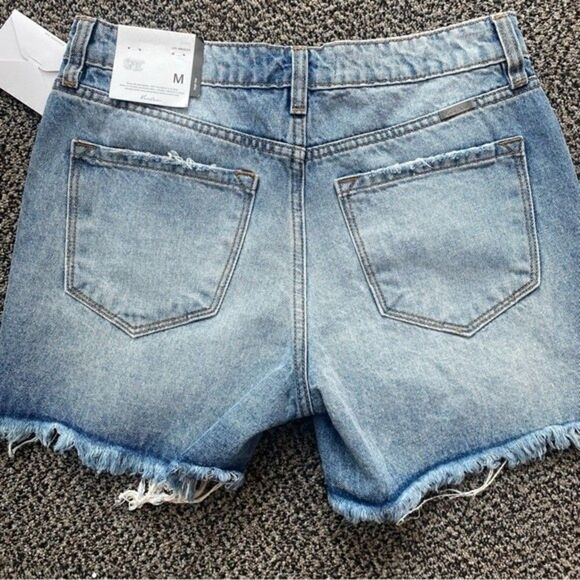 ⭐️KanCan High rise Distressed Shorts - Picture 4 of 6